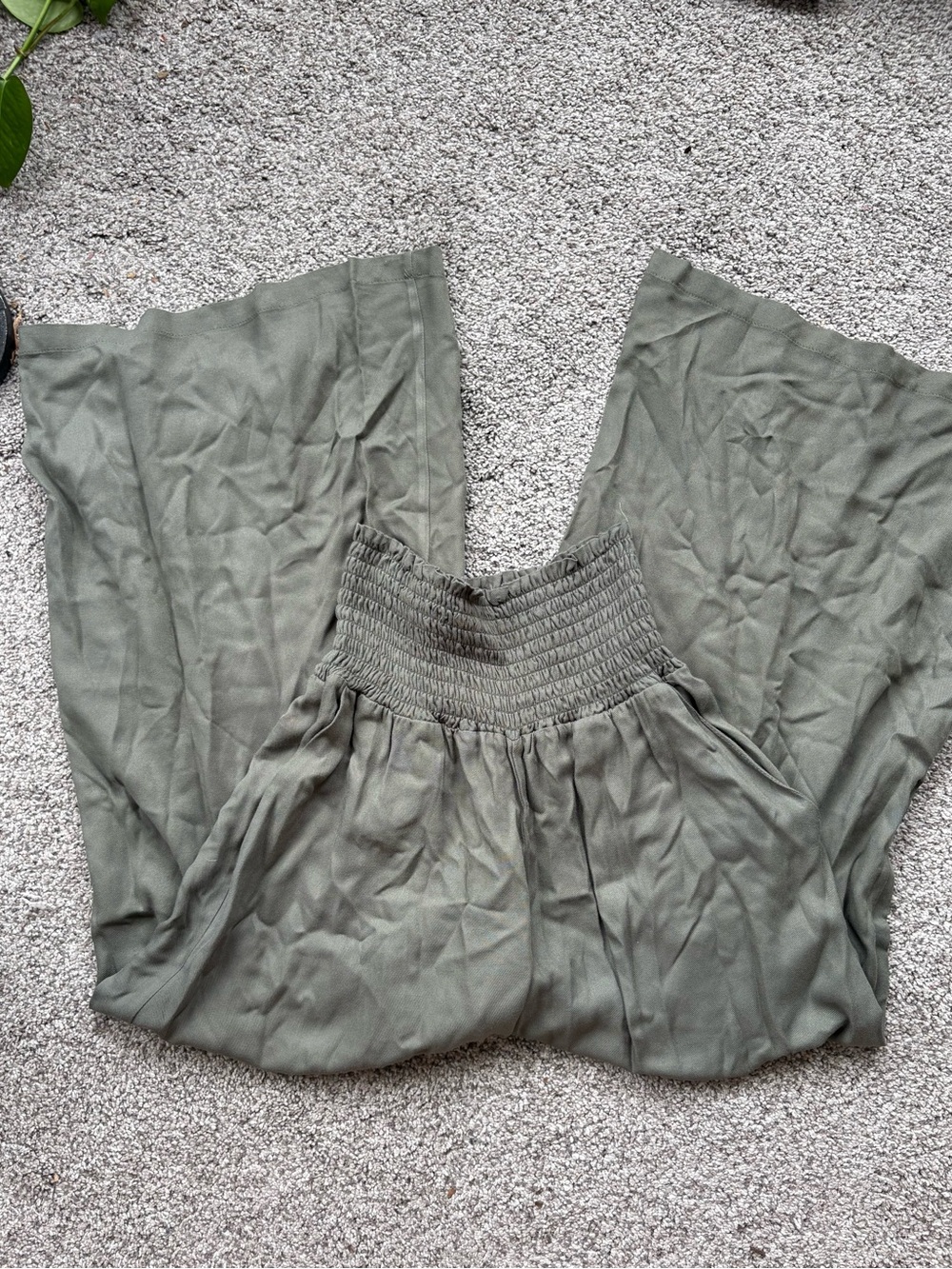 BB Dakota Olive Smocked Flowy Pants